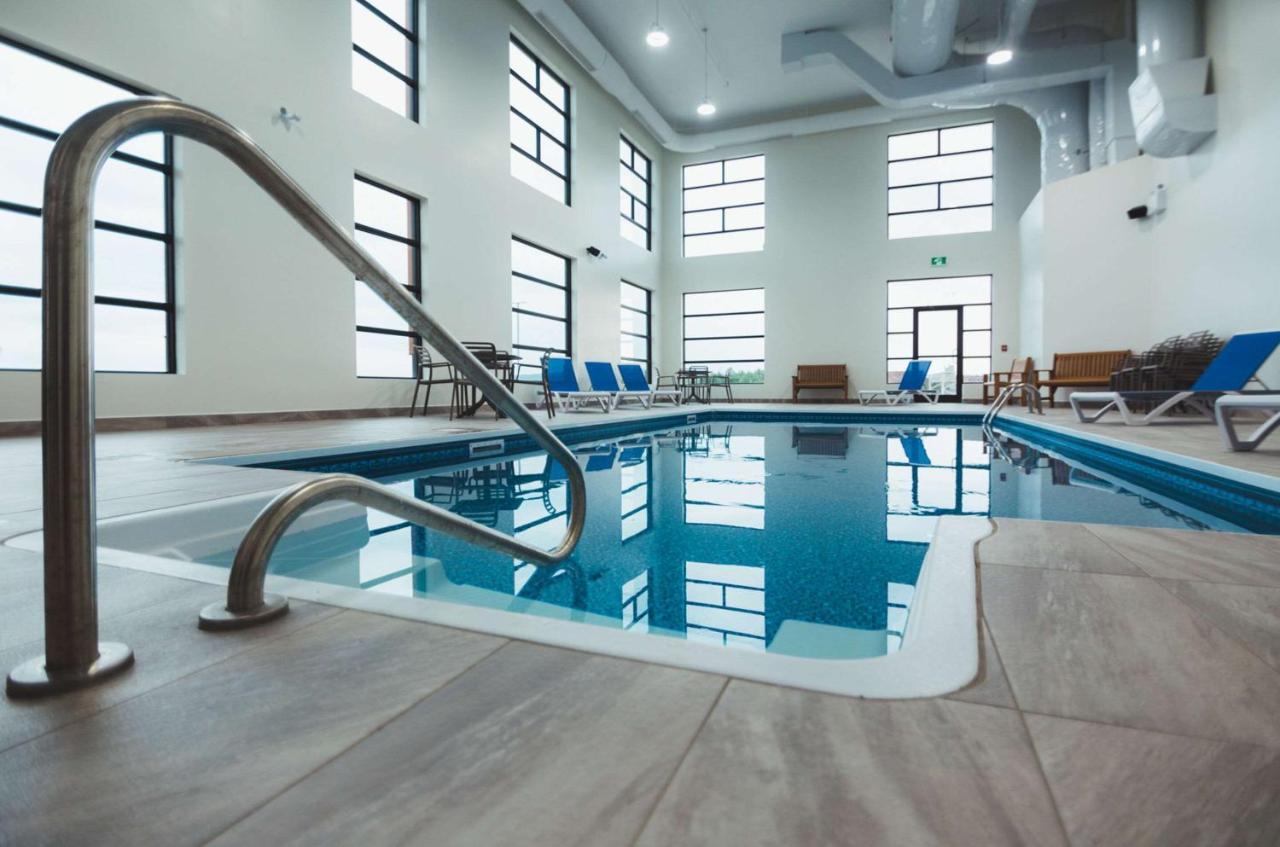 Quality Hotel & Conference Centre Эдмундстон Экстерьер фото