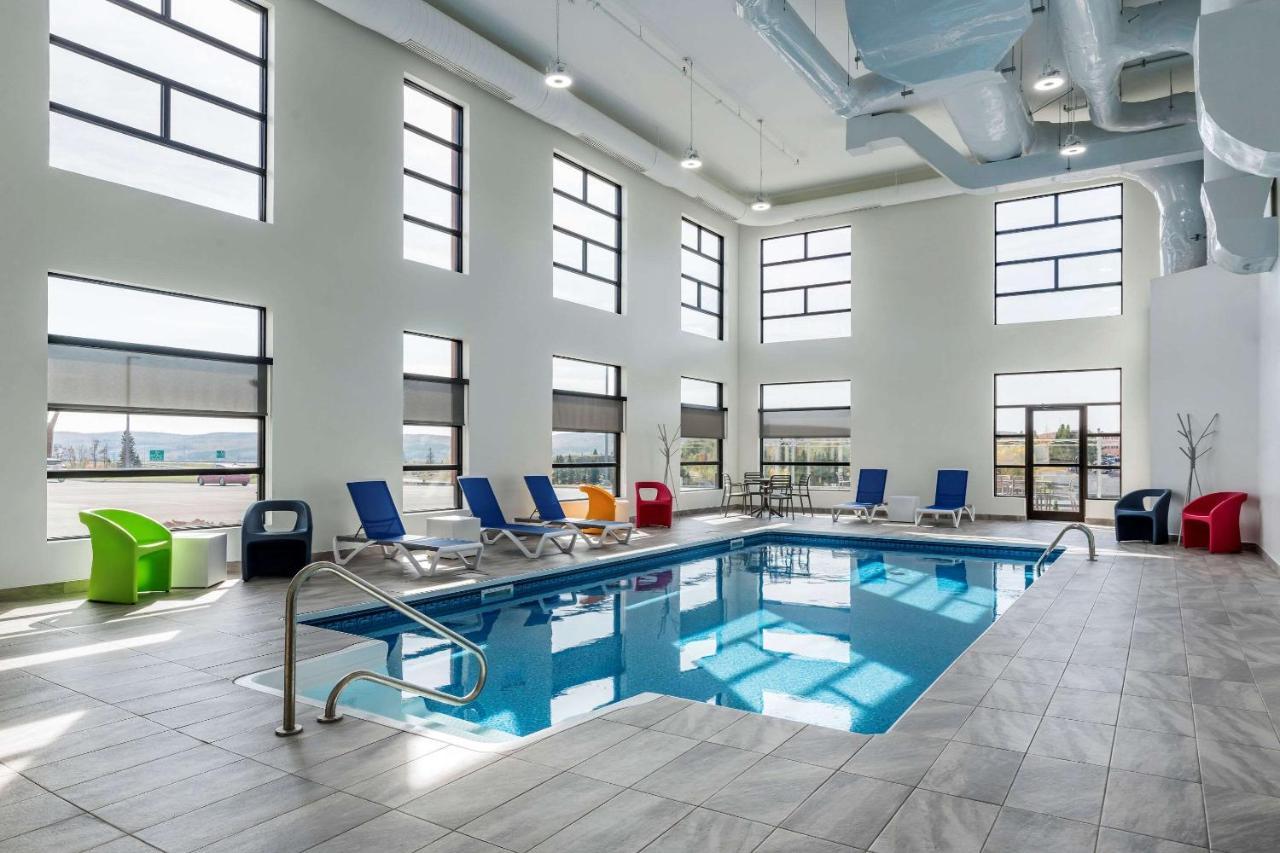 Quality Hotel & Conference Centre Эдмундстон Экстерьер фото